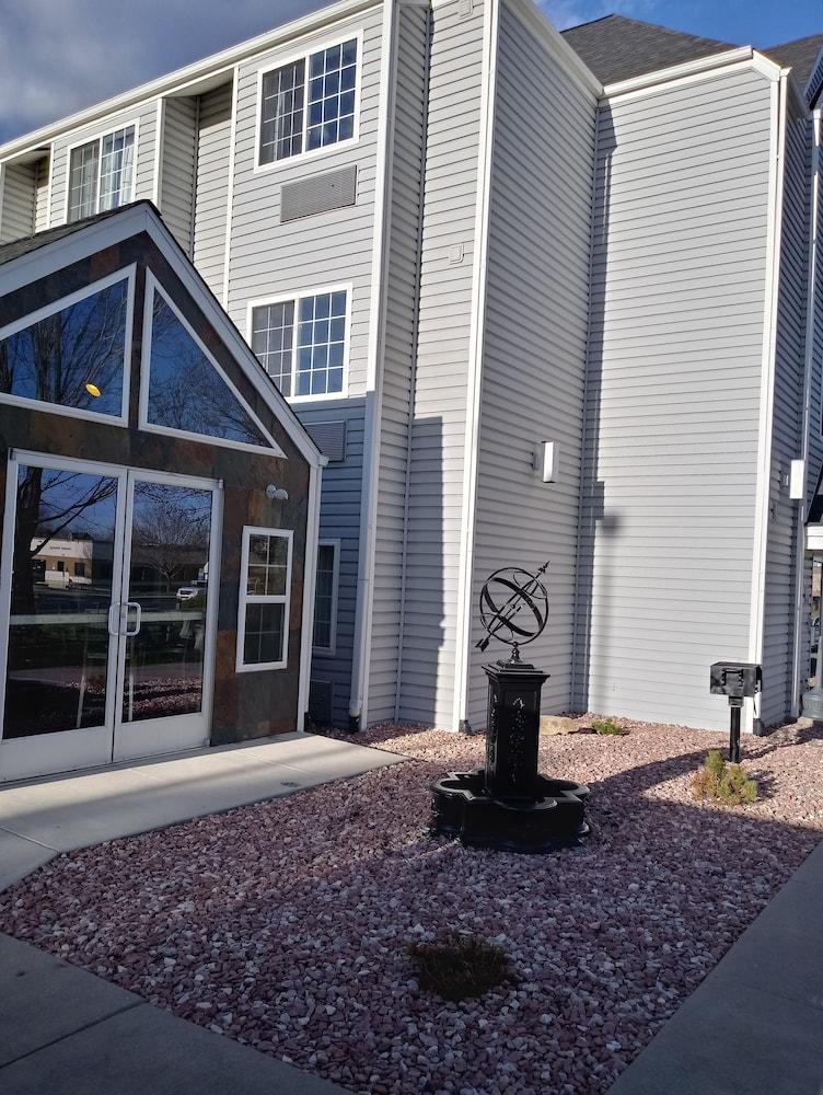 Days Inn & Suites By Wyndham Greeley Eksteriør billede