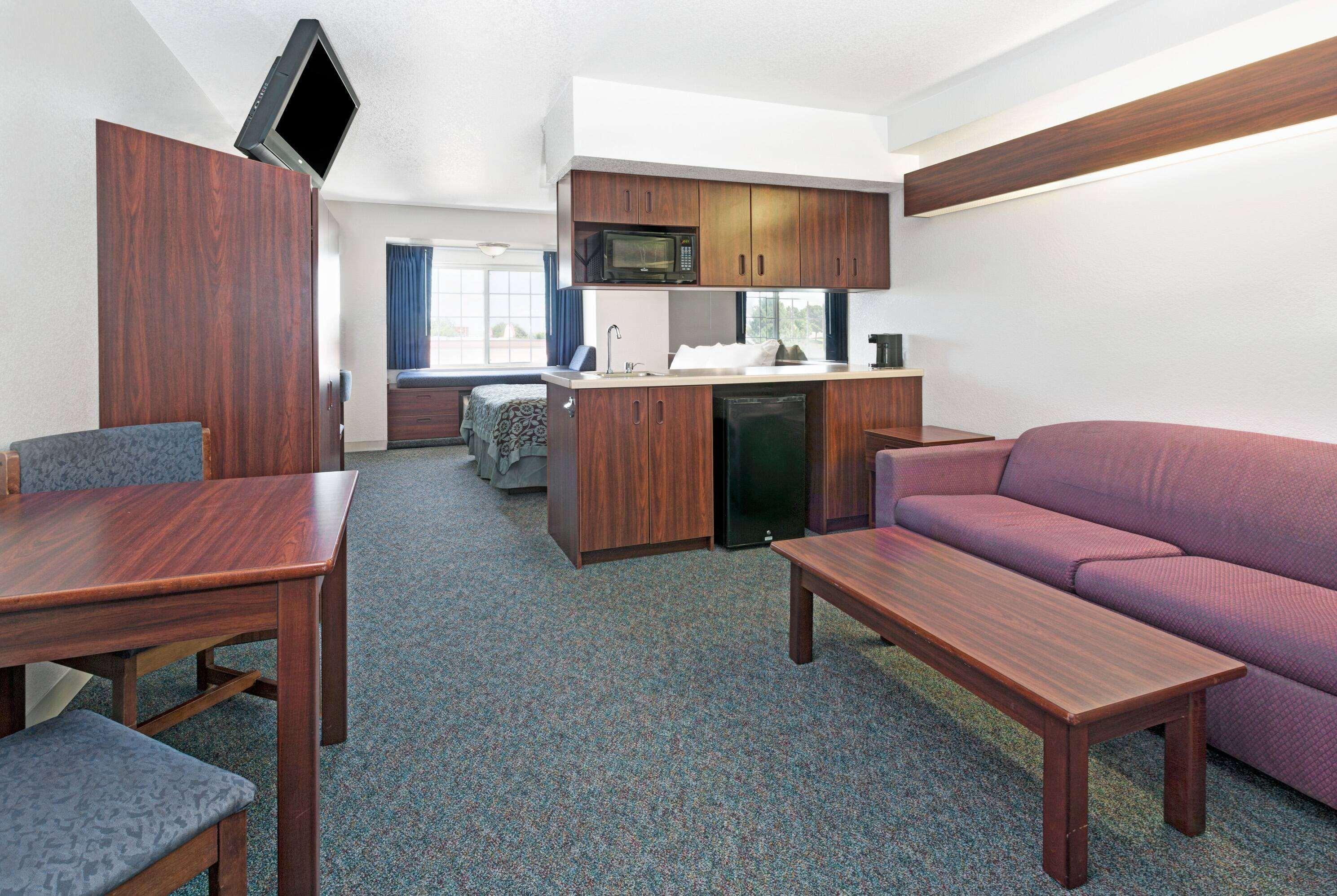 Days Inn & Suites By Wyndham Greeley Eksteriør billede