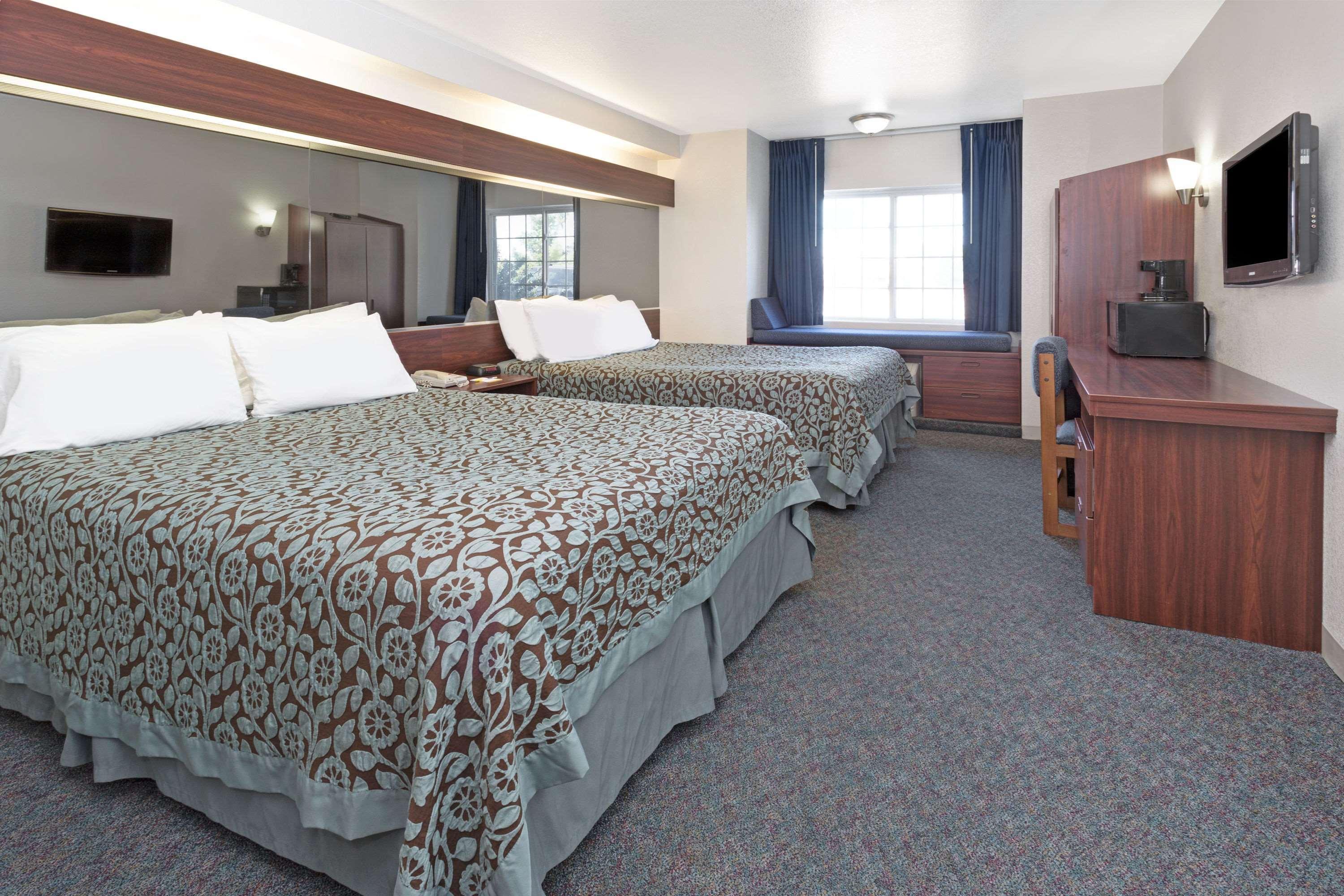 Days Inn & Suites By Wyndham Greeley Eksteriør billede