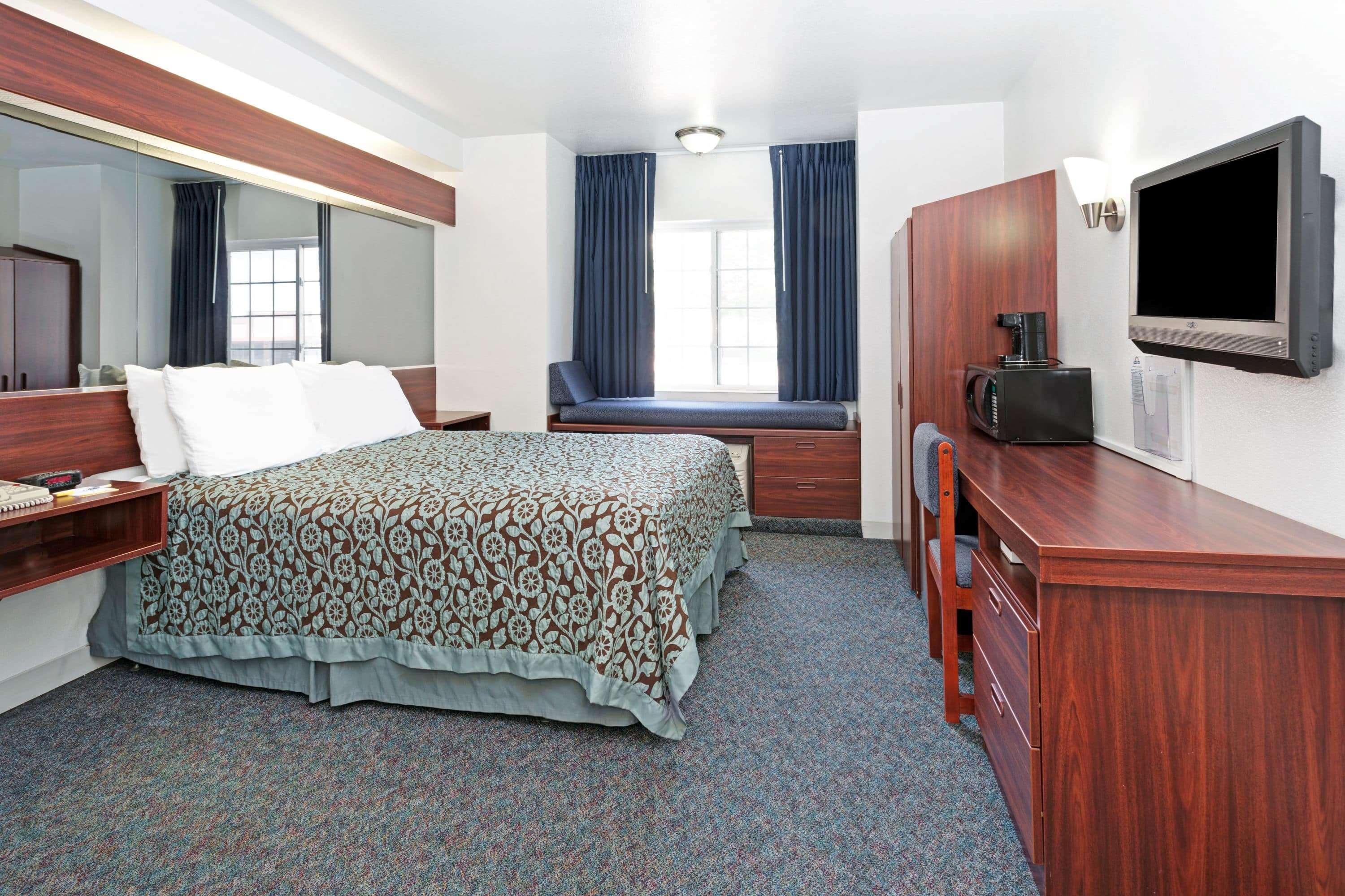 Days Inn & Suites By Wyndham Greeley Eksteriør billede