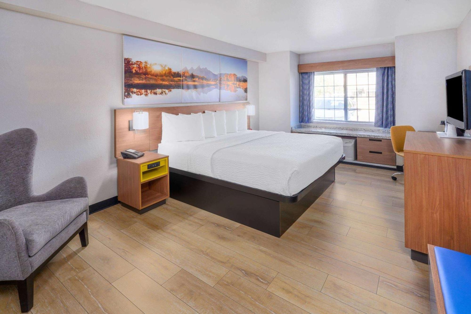 Days Inn & Suites By Wyndham Greeley Eksteriør billede