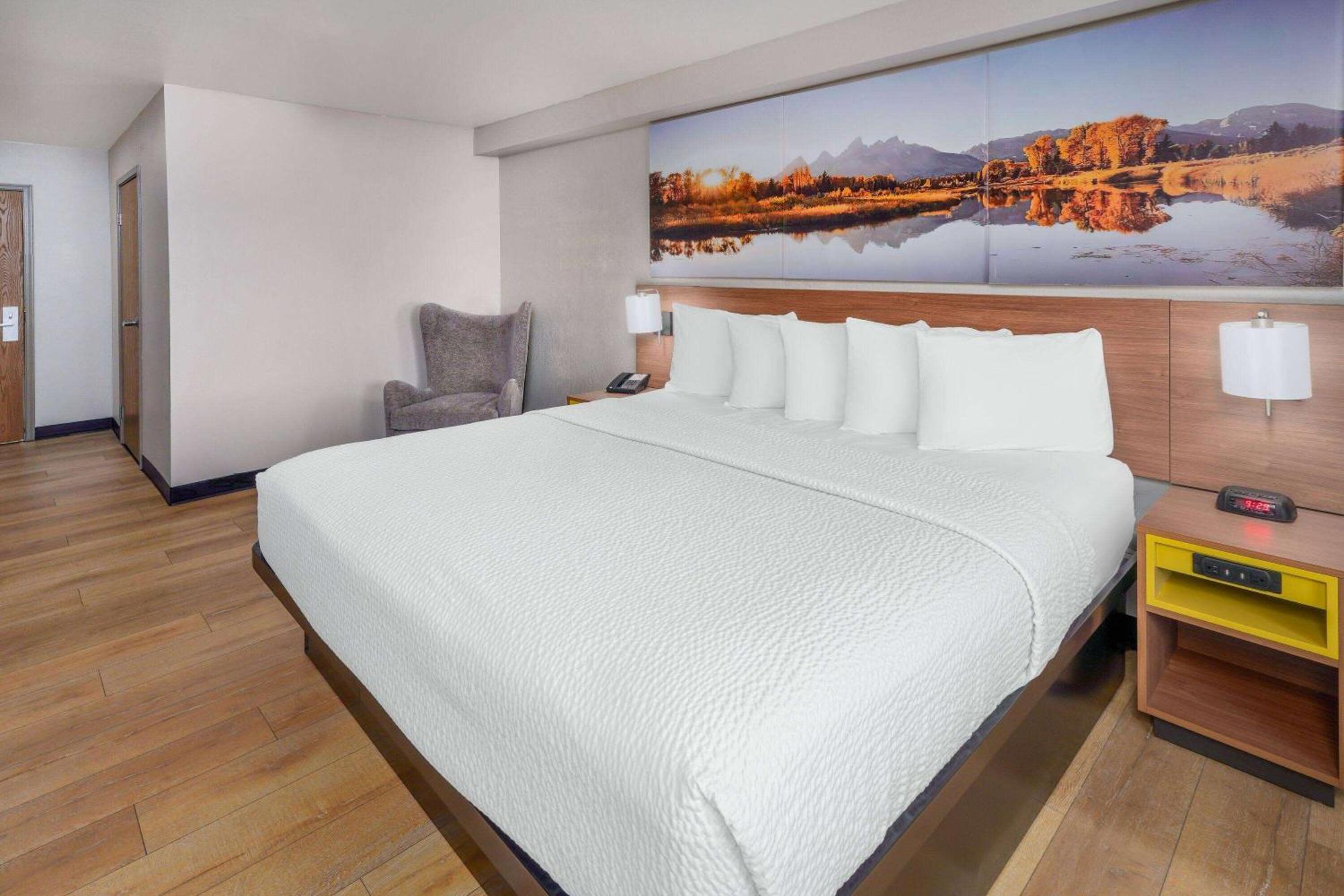 Days Inn & Suites By Wyndham Greeley Eksteriør billede