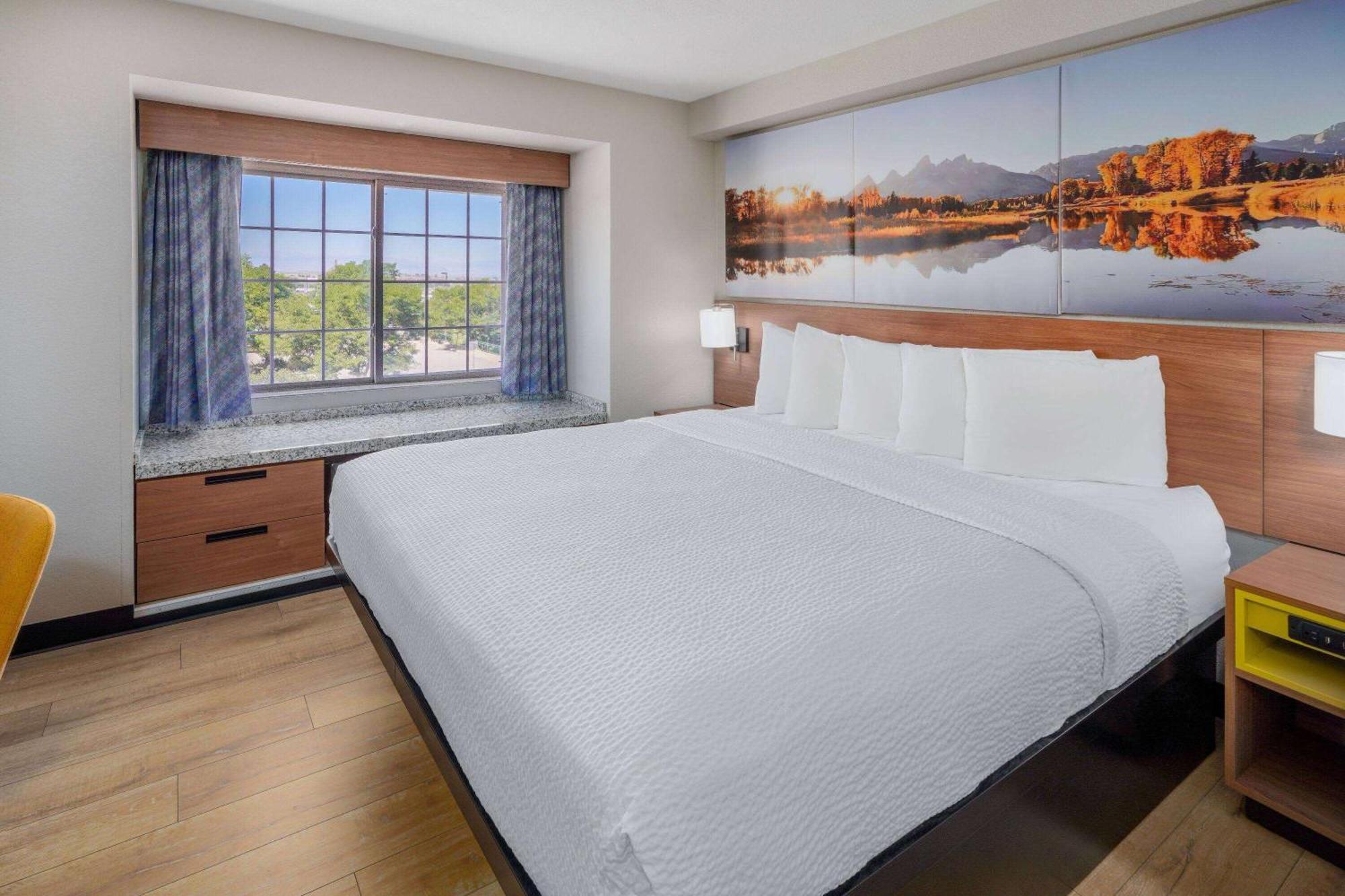 Days Inn & Suites By Wyndham Greeley Eksteriør billede
