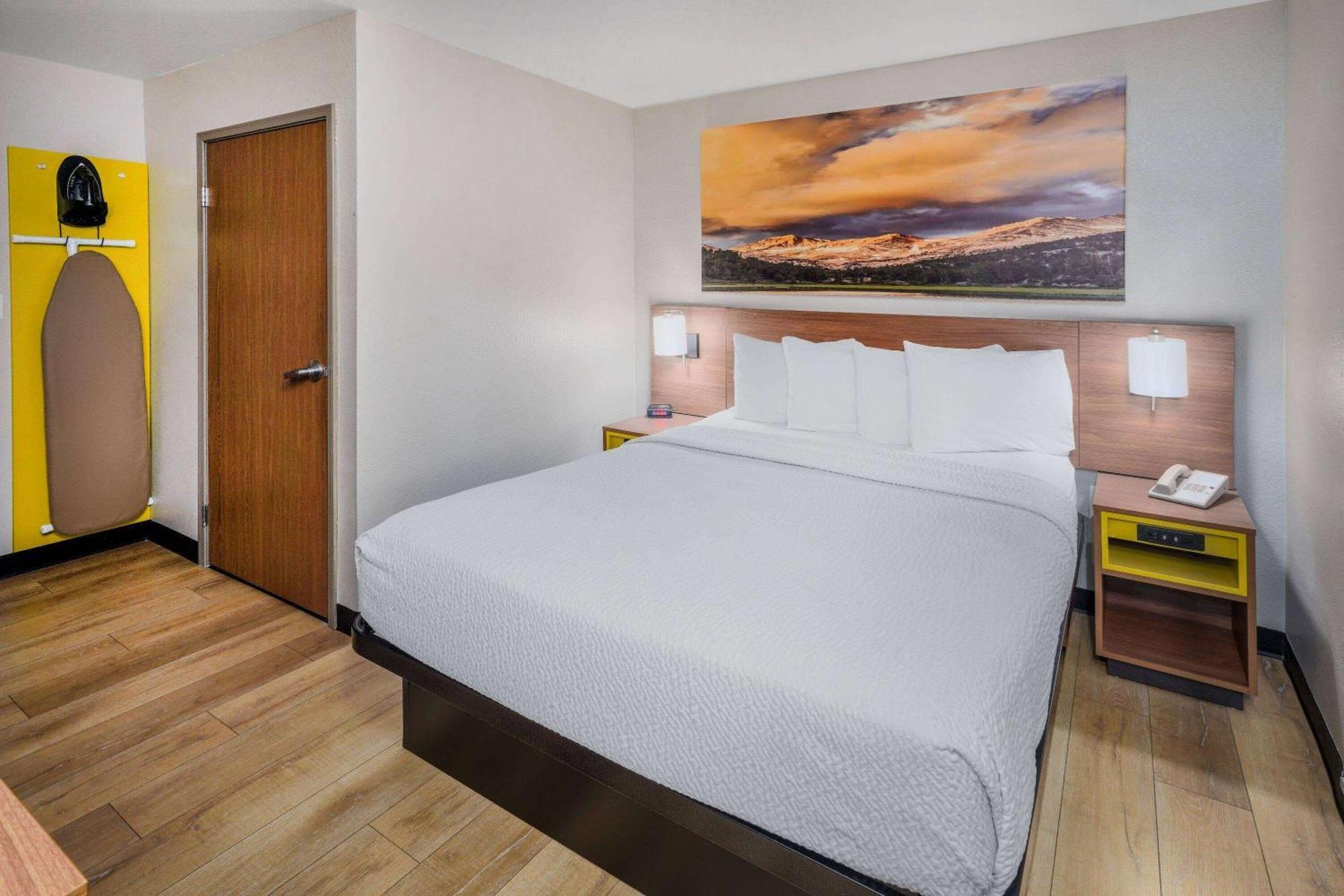 Days Inn & Suites By Wyndham Greeley Eksteriør billede
