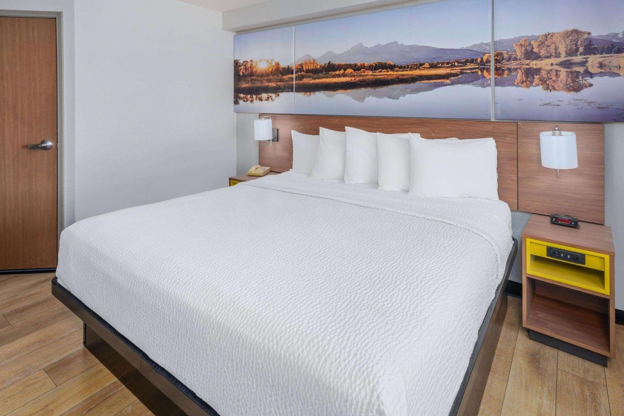 Days Inn & Suites By Wyndham Greeley Eksteriør billede