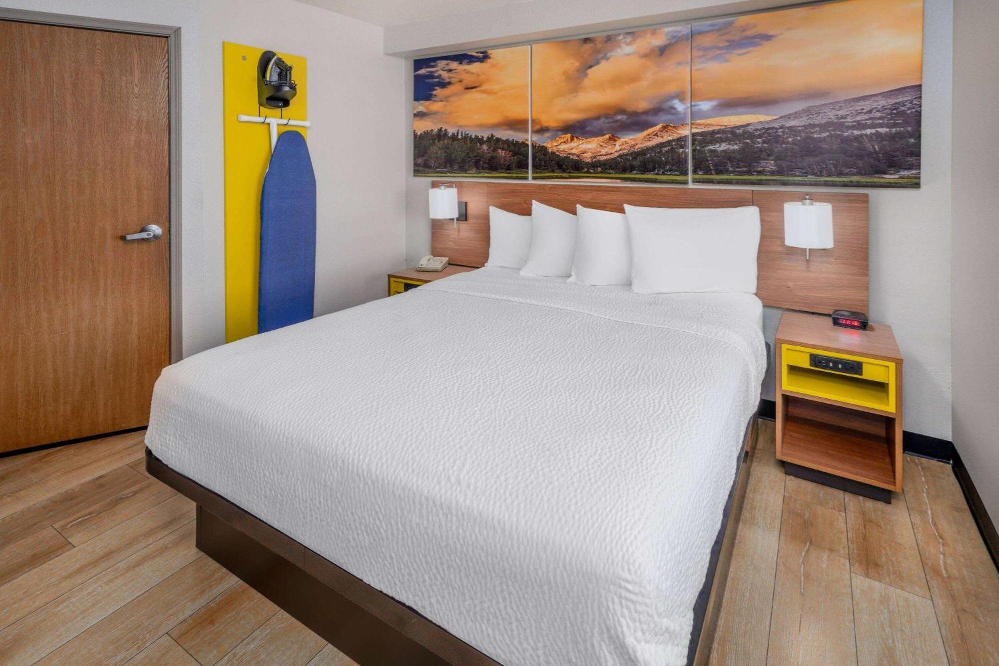 Days Inn & Suites By Wyndham Greeley Eksteriør billede