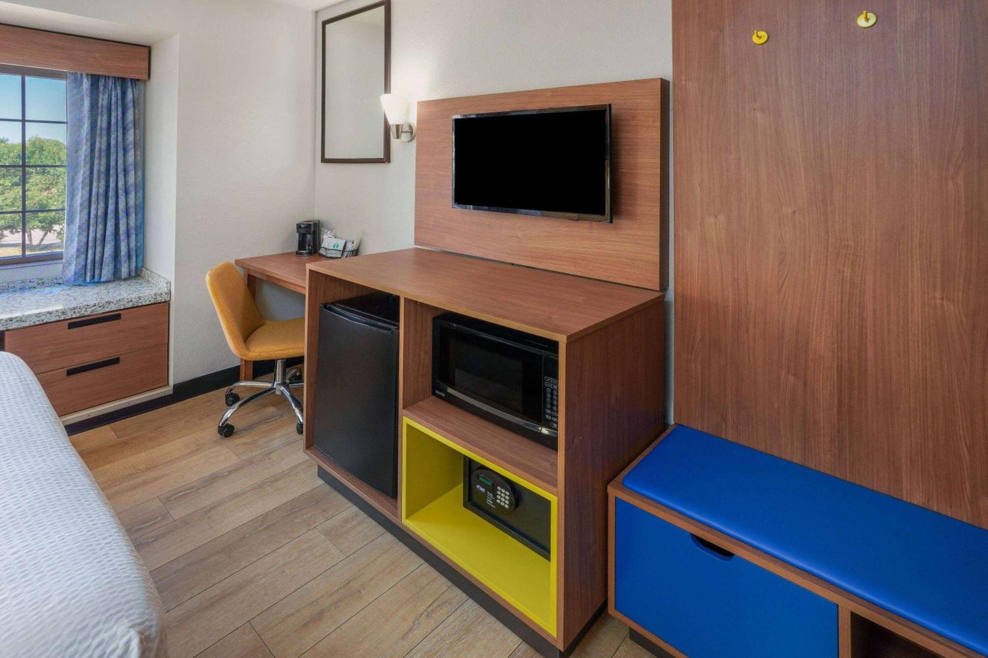 Days Inn & Suites By Wyndham Greeley Eksteriør billede