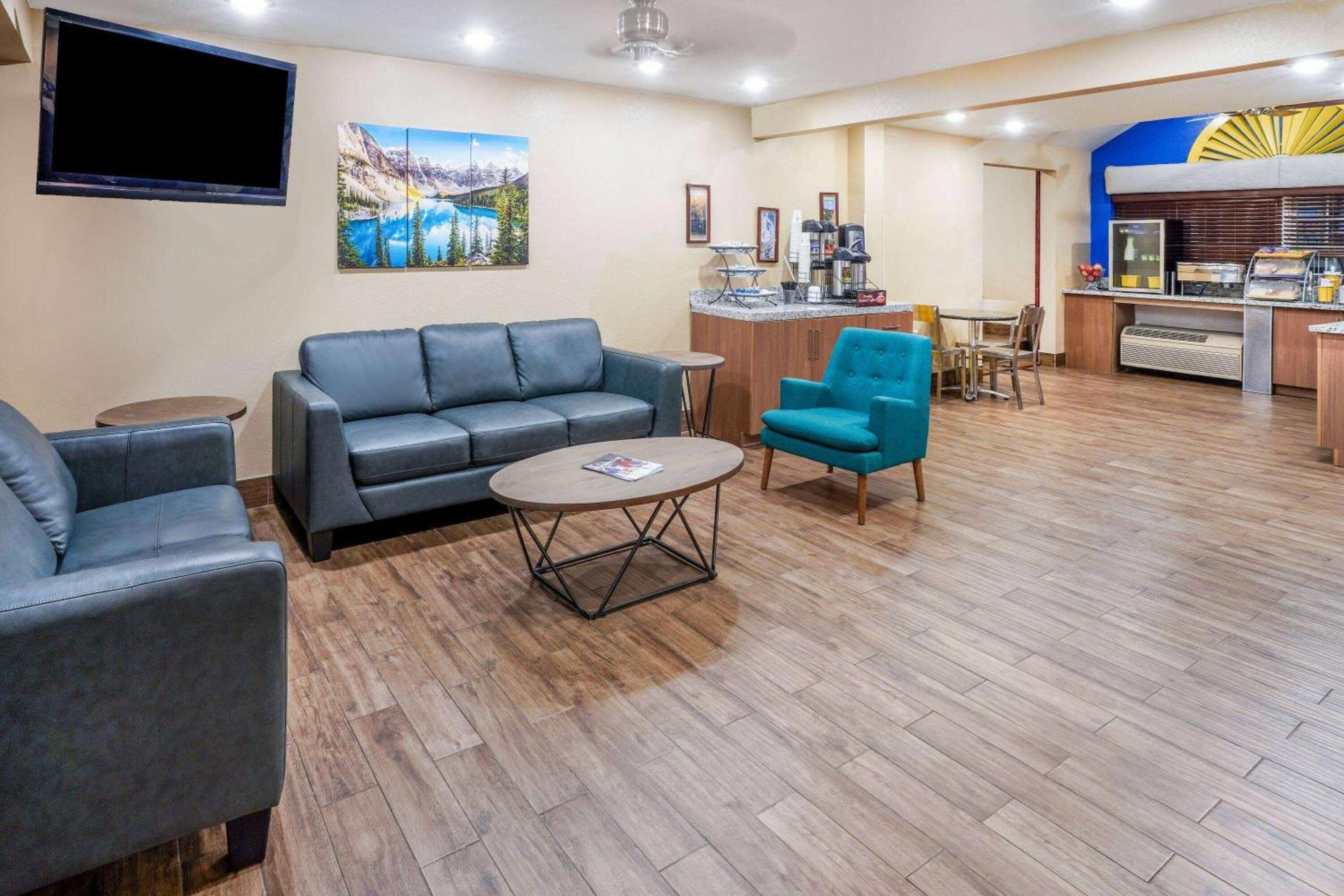 Days Inn & Suites By Wyndham Greeley Eksteriør billede