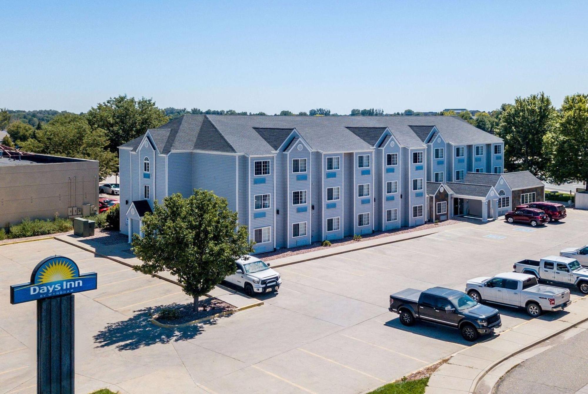 Days Inn & Suites By Wyndham Greeley Eksteriør billede