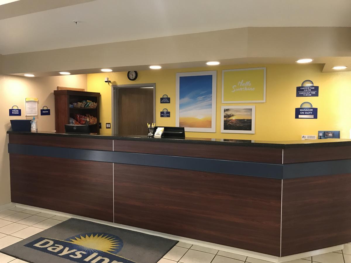 Days Inn & Suites By Wyndham Greeley Eksteriør billede